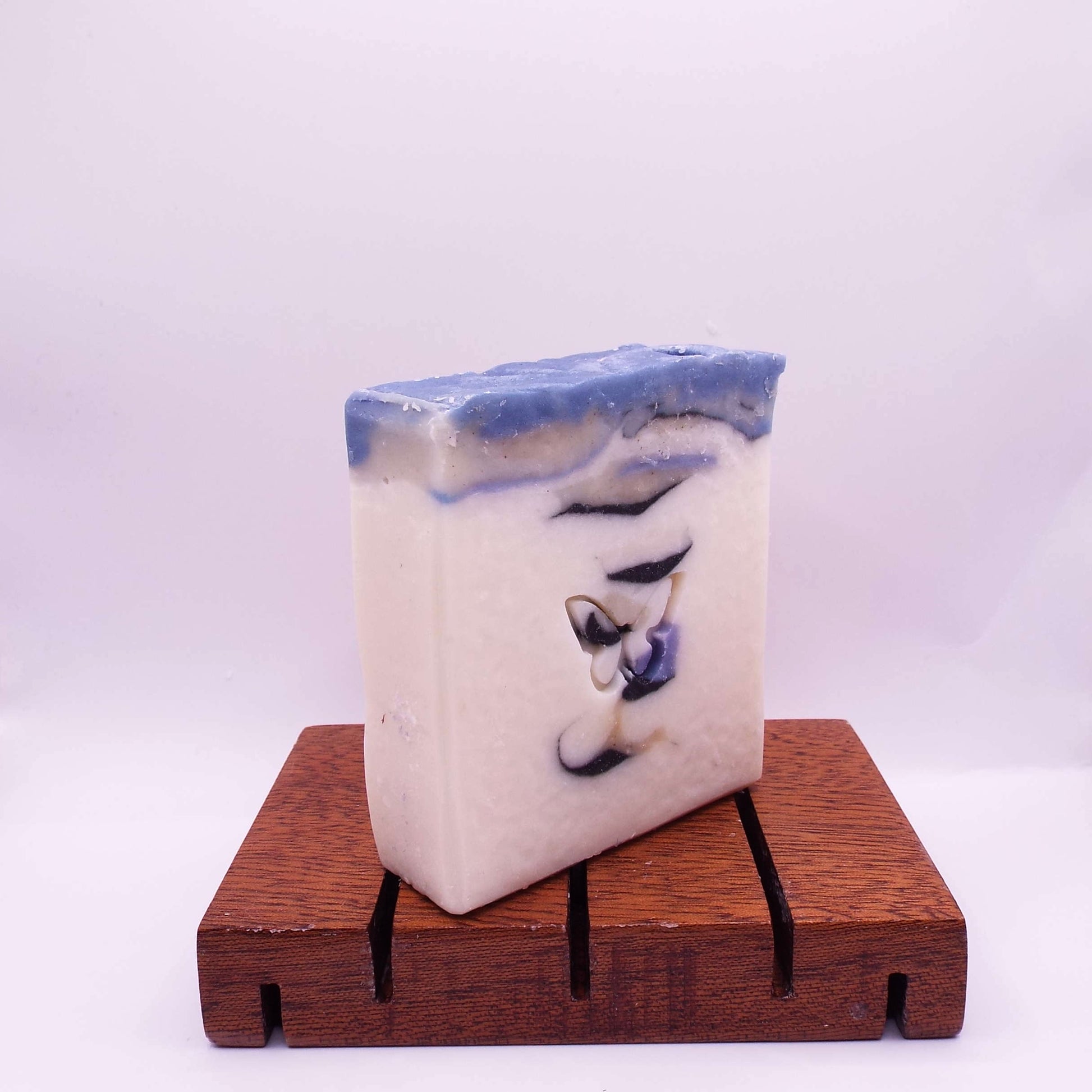 This sweet-smelling soap will leave your skin feeling soft, smooth, and moisturized. Volcano Like is a new soap with a fruity, tropical fragrance. 