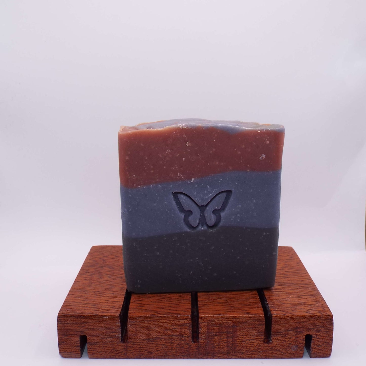 This soap bar smells like warm sweaters, fresh air, and warm fires? This bar is fragrant and comforting, with notes of pine needles, winter berries, wood, moss, and vanilla musk. 