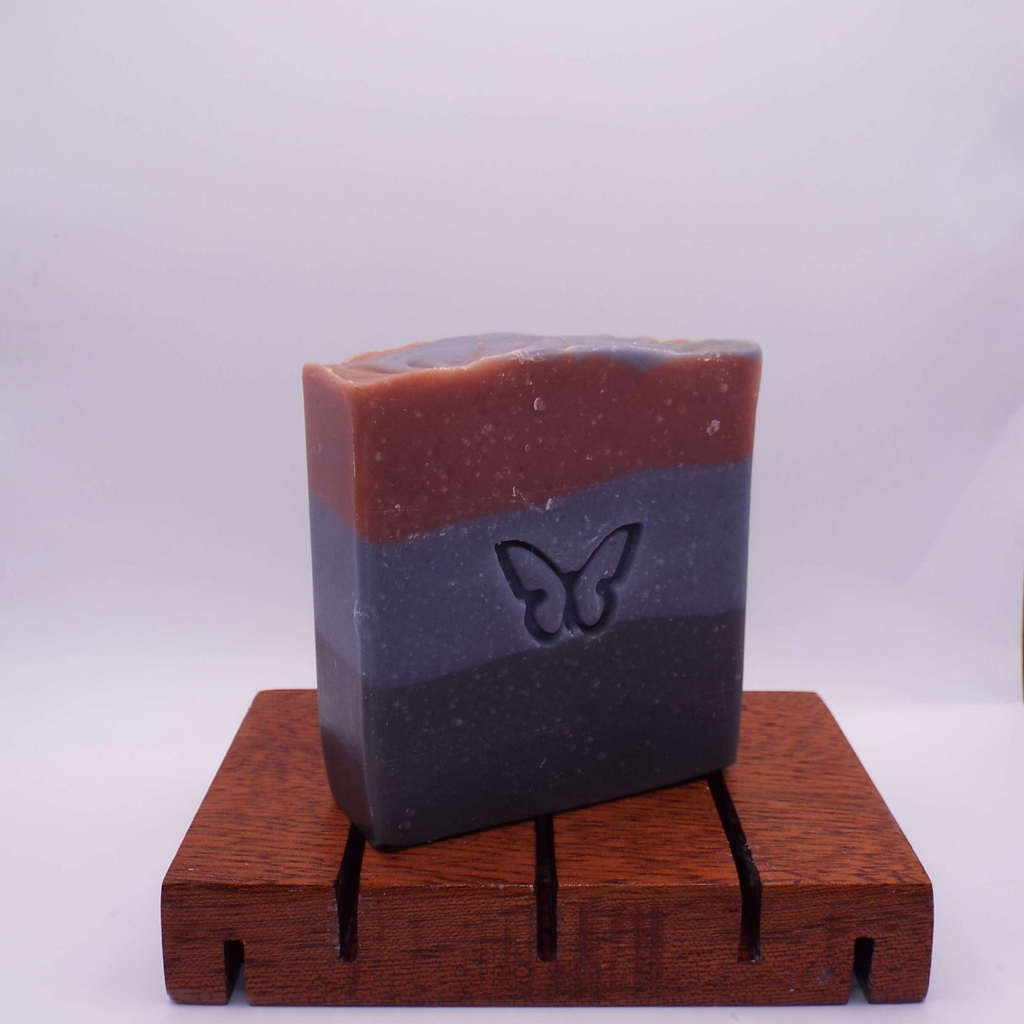 This soap bar smells like warm sweaters, fresh air, and warm fires? This bar is fragrant and comforting, with notes of pine needles, winter berries, wood, moss, and vanilla musk. 